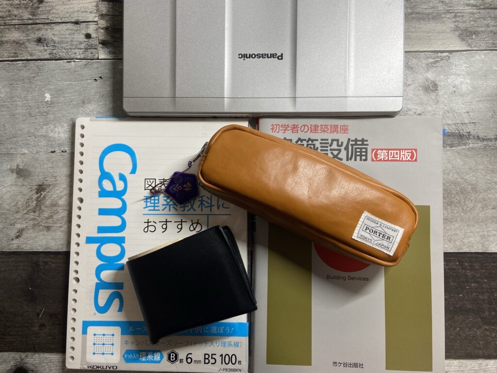 大学生の持ち物は 現役男子大学生の筆者のカバンの中身を写真付きで大公開 恋と努力と浪人と